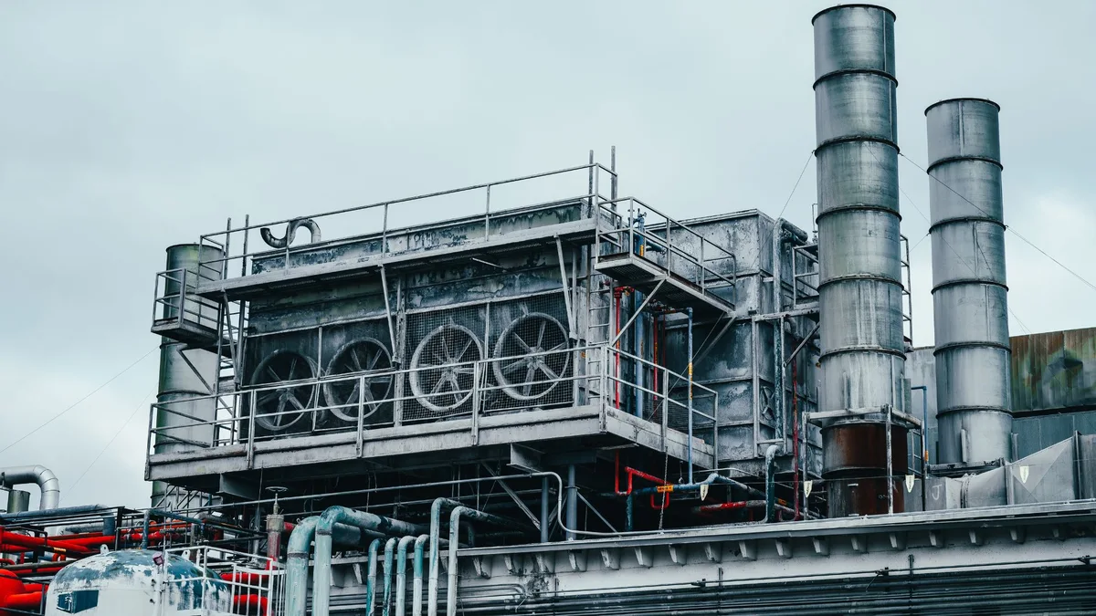 Instalaciones y equipos de una planta industrial