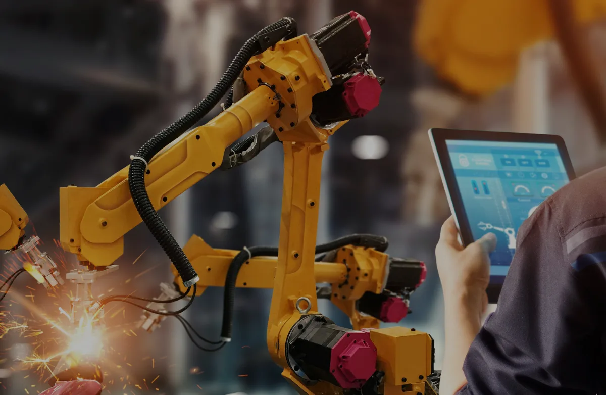 Robótica y supervisión digital en una línea industrial